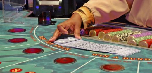 How to play baccarat for free? 