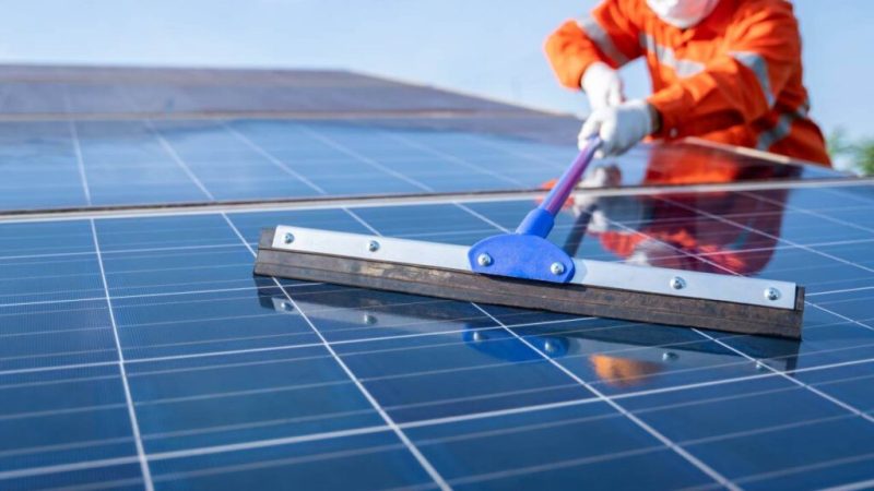 Maintaining Clean Solar Panels: The Complete Guide to Cleaning and Maintenance for Solar Panels